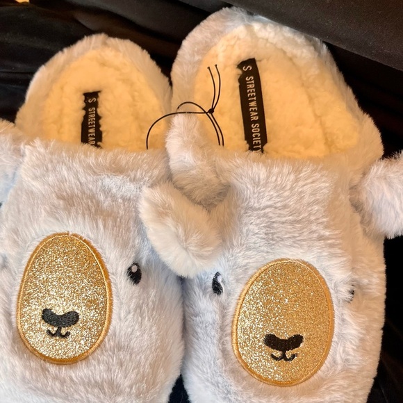 2 Pairs of BNWT Slippers Glittery Gold and a Blue Bear SZ 6 Girlhoodcore Kitschy - Picture 4 of 11